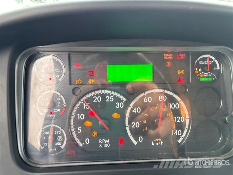 Freightliner M2 106 4x2 Freight Van Truck Фургони