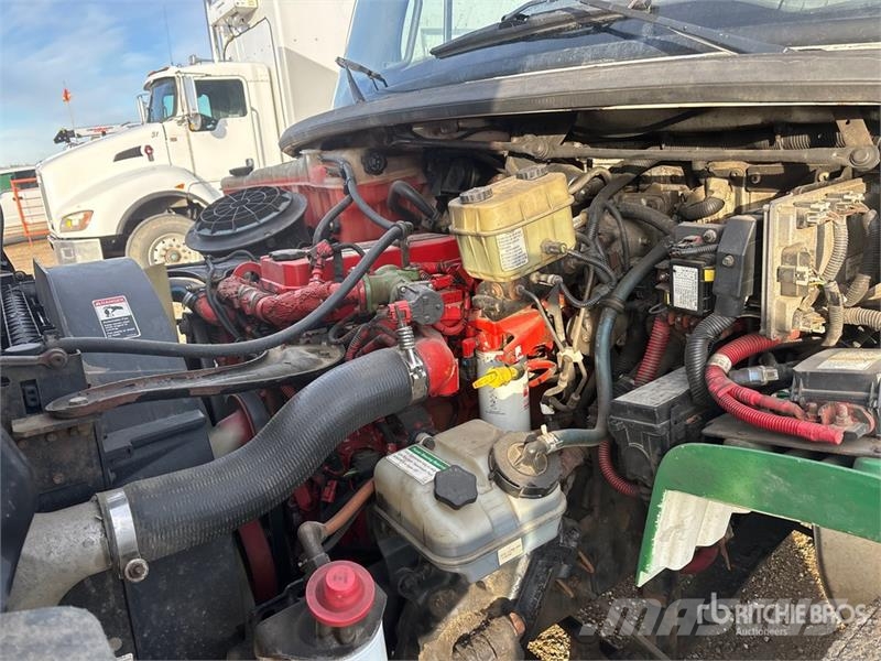 Freightliner M2 106 4x2 Van Truck Skapbiler