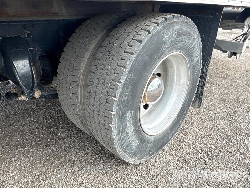 Freightliner M2 106 4x2 Freight Van Truck Sanduk kamioni