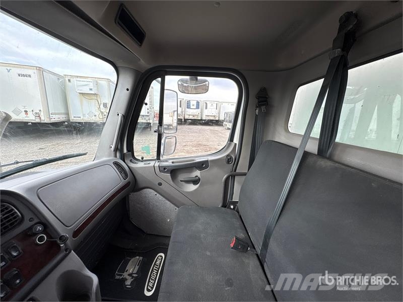 Freightliner M2 106 4x2 Freight Van Truck Фургони