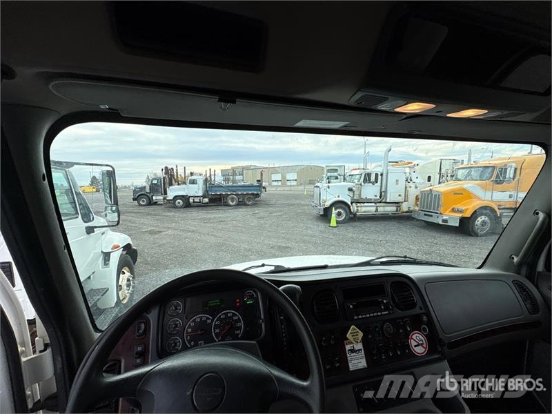 Freightliner M2 106 4x2 Freight Van Truck Sanduk kamioni