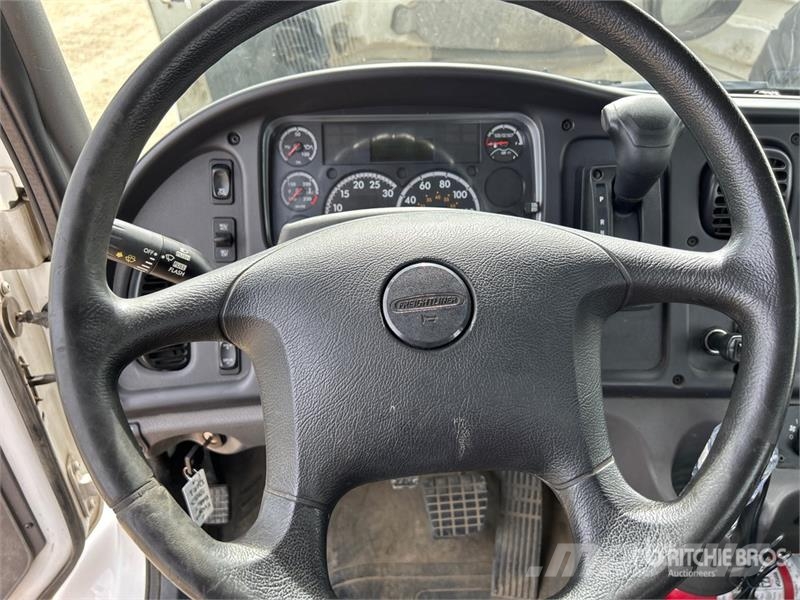 Freightliner M2 106 4x2 Rollback Truck Hinausautot