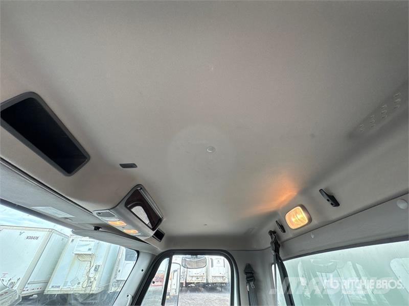 Freightliner M2 106 4x2 Freight Van Truck Фургони