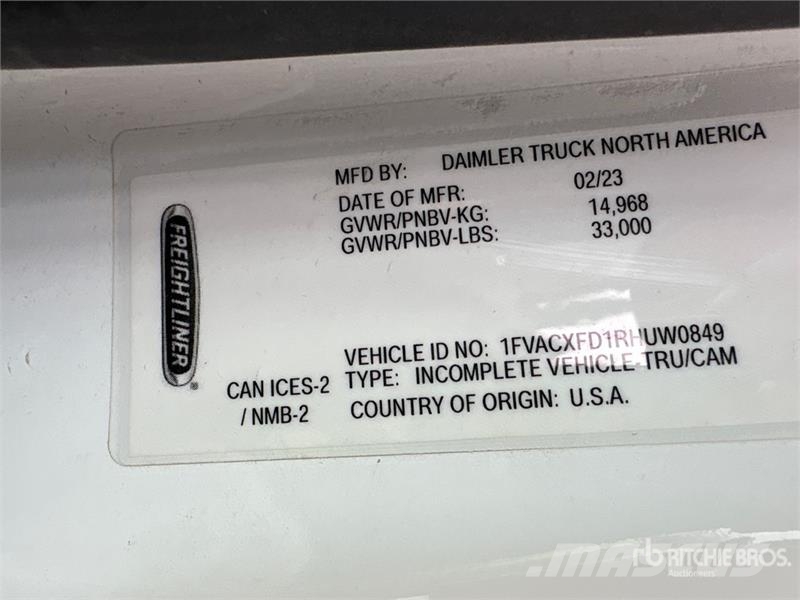 Freightliner M2 106 4x2 Freight Van Truck Фургони
