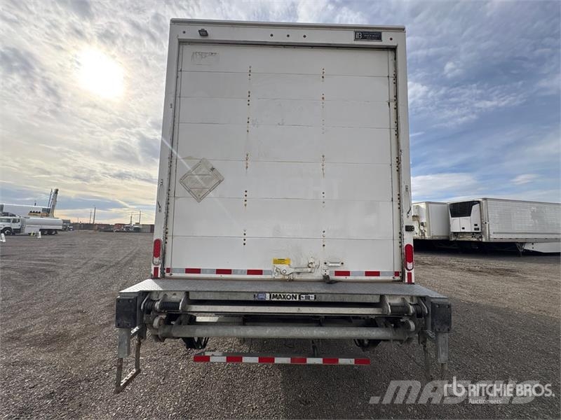 Freightliner M2 106 4x2 Freight Van Truck Фургони