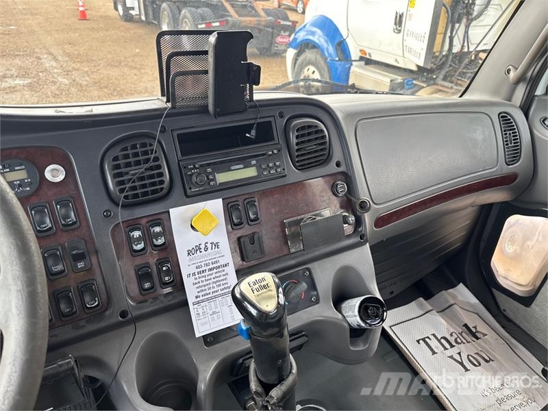 Freightliner M2 106 4x2 Extended Cab Tow Truck Hinausautot