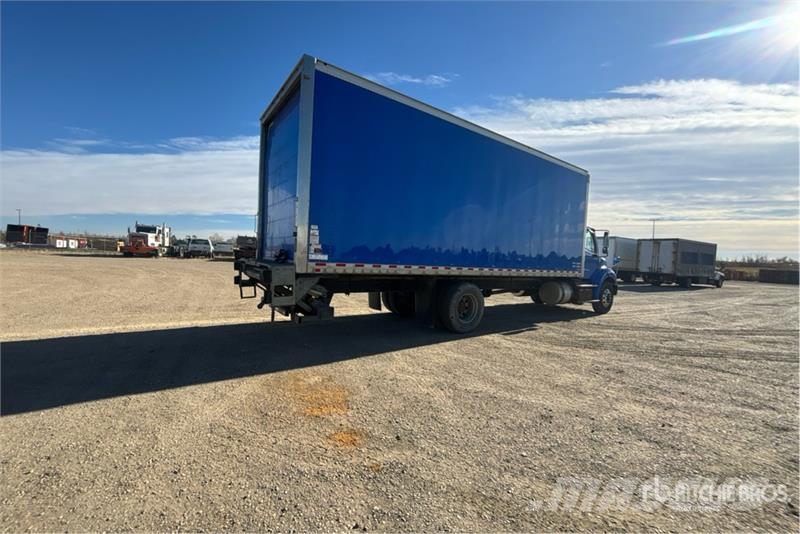 Freightliner M2 112 Samochody ciężarowe ze skrzynią zamkniętą