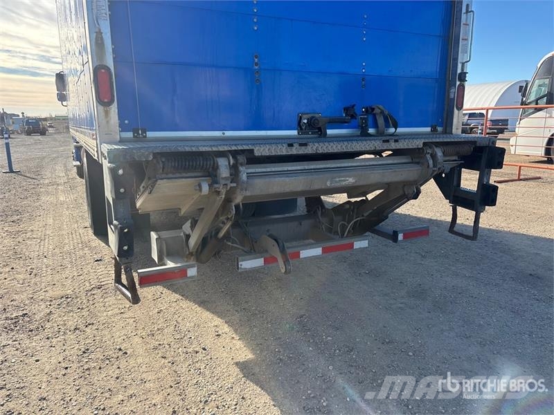 Freightliner M2 112 Samochody ciężarowe ze skrzynią zamkniętą