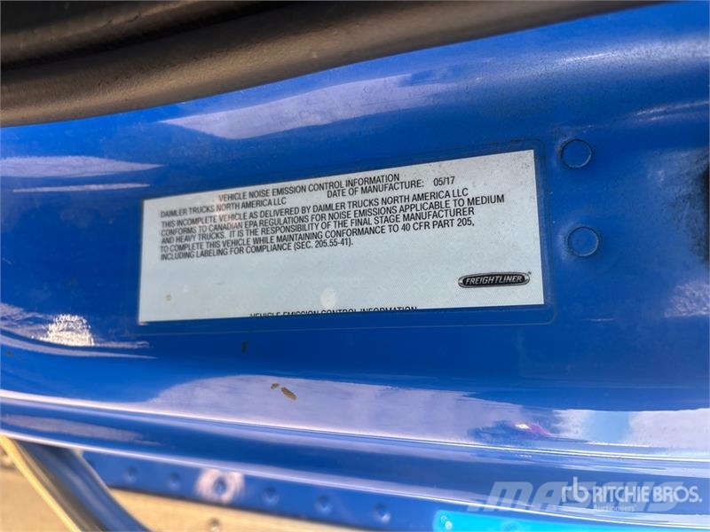 Freightliner M2 112 Samochody ciężarowe ze skrzynią zamkniętą