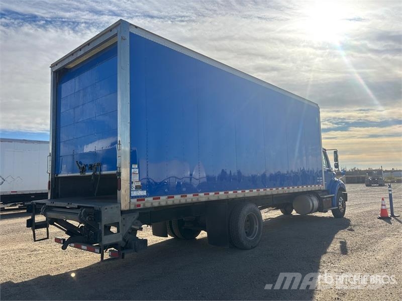 Freightliner M2 112 Samochody ciężarowe ze skrzynią zamkniętą