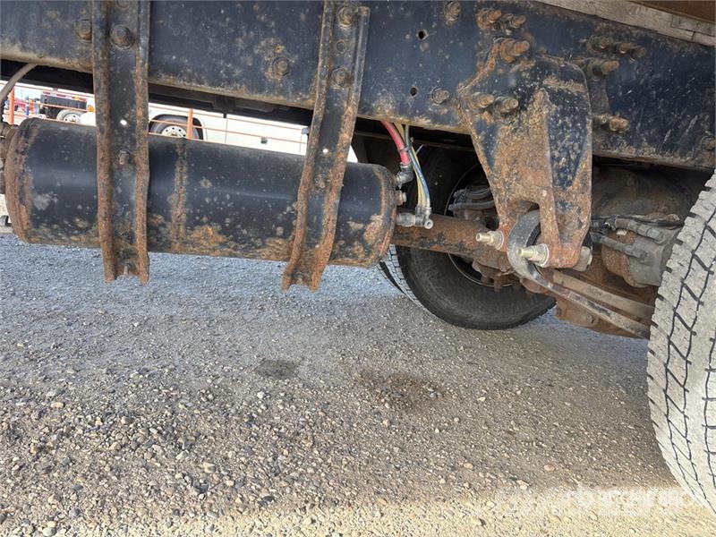 Freightliner M2 112 Samochody ciężarowe ze skrzynią zamkniętą