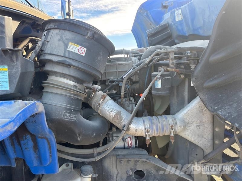 Freightliner M2 112 Samochody ciężarowe ze skrzynią zamkniętą