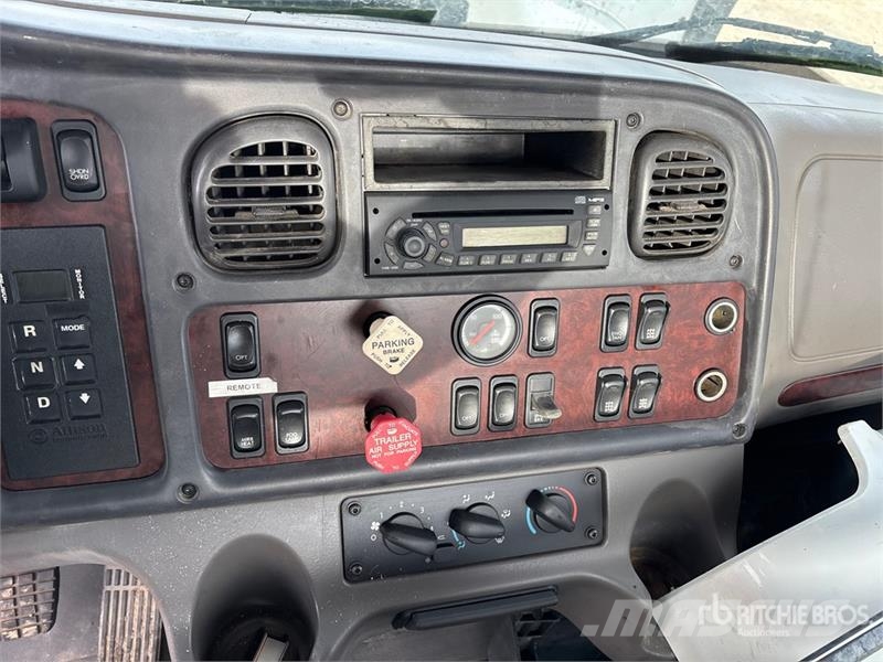 Freightliner M2 112 Cabins and interior