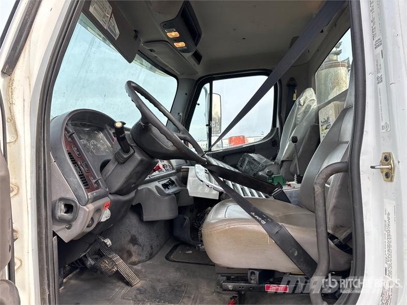 Freightliner M2 112 Cabins and interior