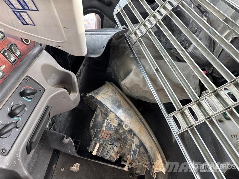 Freightliner M2 112 Cabins and interior