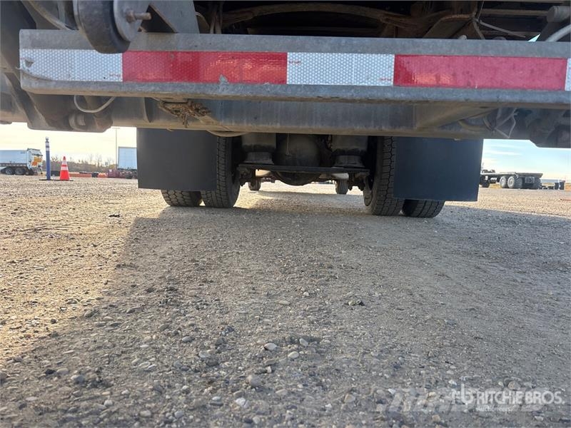 Freightliner M2 112 Samochody ciężarowe ze skrzynią zamkniętą