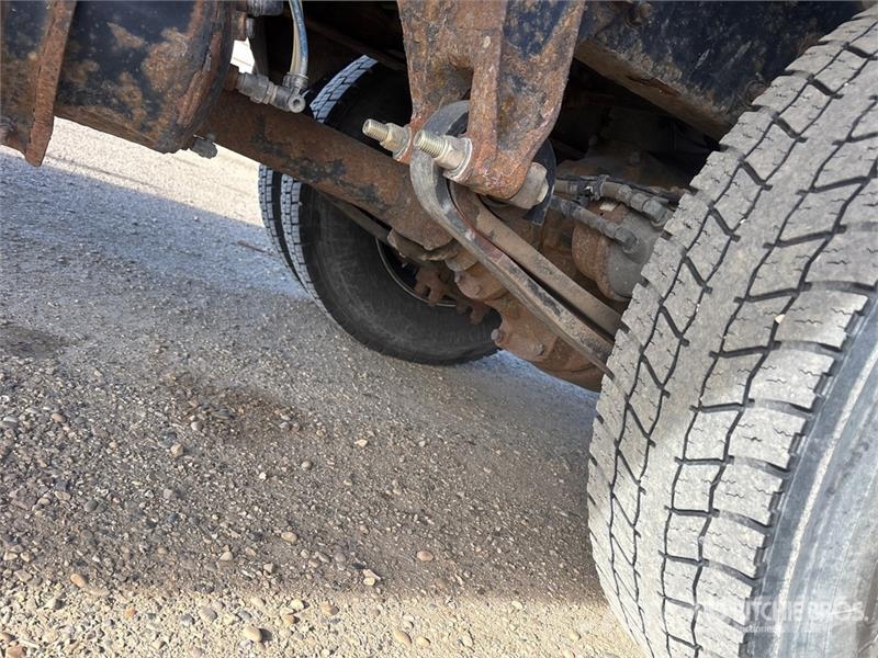 Freightliner M2 112 Samochody ciężarowe ze skrzynią zamkniętą