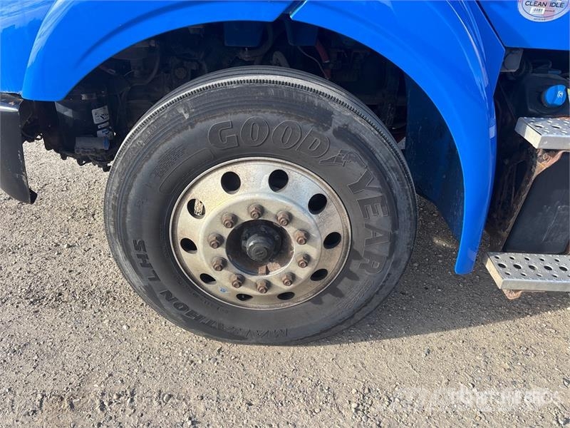 Freightliner M2 112 Samochody ciężarowe ze skrzynią zamkniętą