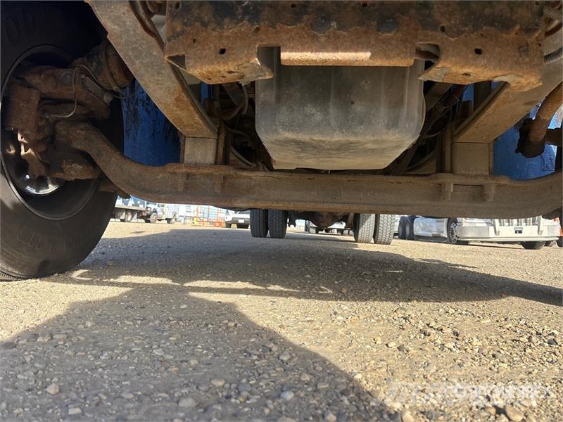 Freightliner M2 112 Samochody ciężarowe ze skrzynią zamkniętą