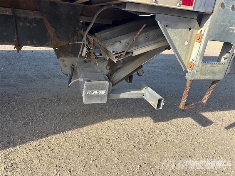 Freightliner M2 112 Samochody ciężarowe ze skrzynią zamkniętą