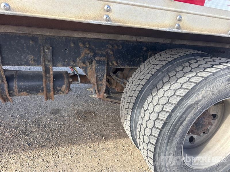 Freightliner M2 112 Samochody ciężarowe ze skrzynią zamkniętą