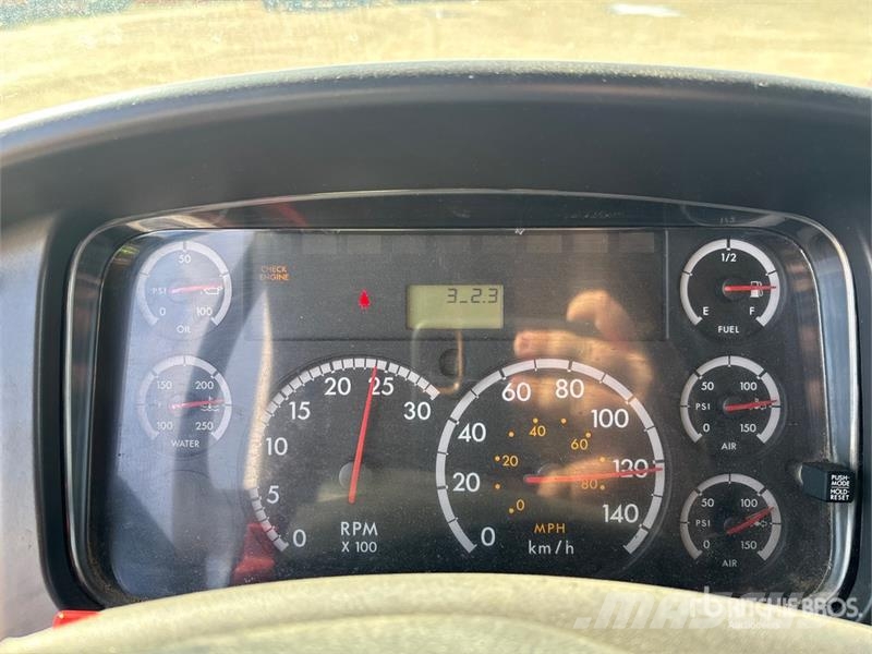 Freightliner M2 112V Komunálne / Multi-úžitkové vozidlá