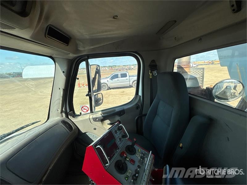Freightliner M2 112V Komunálne / Multi-úžitkové vozidlá