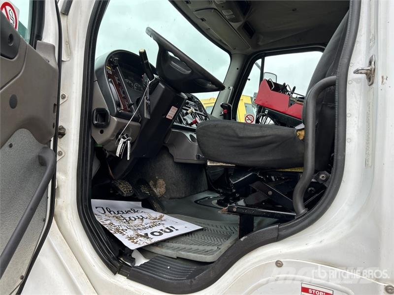 Freightliner M2 112V Komunálne / Multi-úžitkové vozidlá