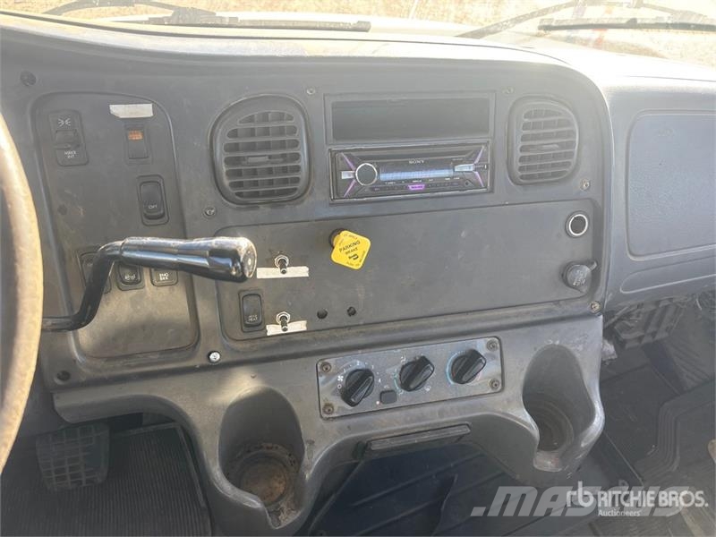 Freightliner M2 4x2 Rollback Truck Pagalbos kelyje automobiliai