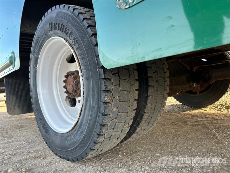 Freightliner M2 4x2 Van Truck Фургони