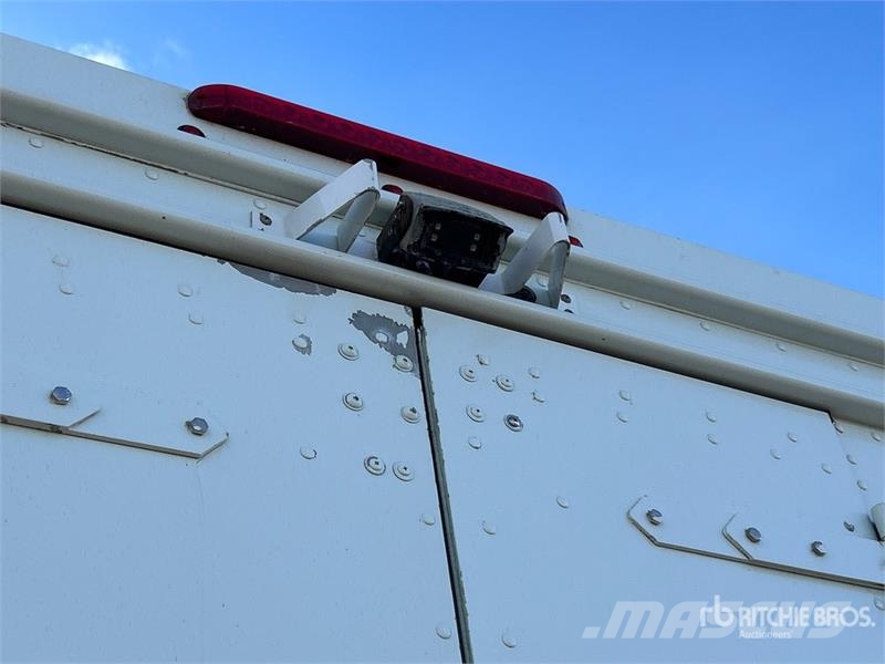 Freightliner M2 4x2 Van Truck Фургони