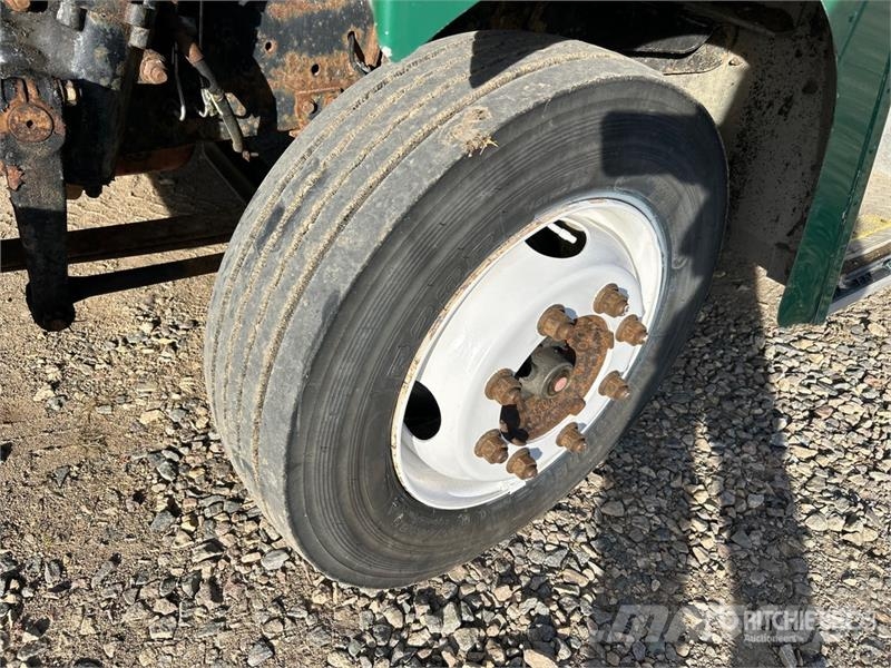 Freightliner M2 4x2 Van Truck Фургони