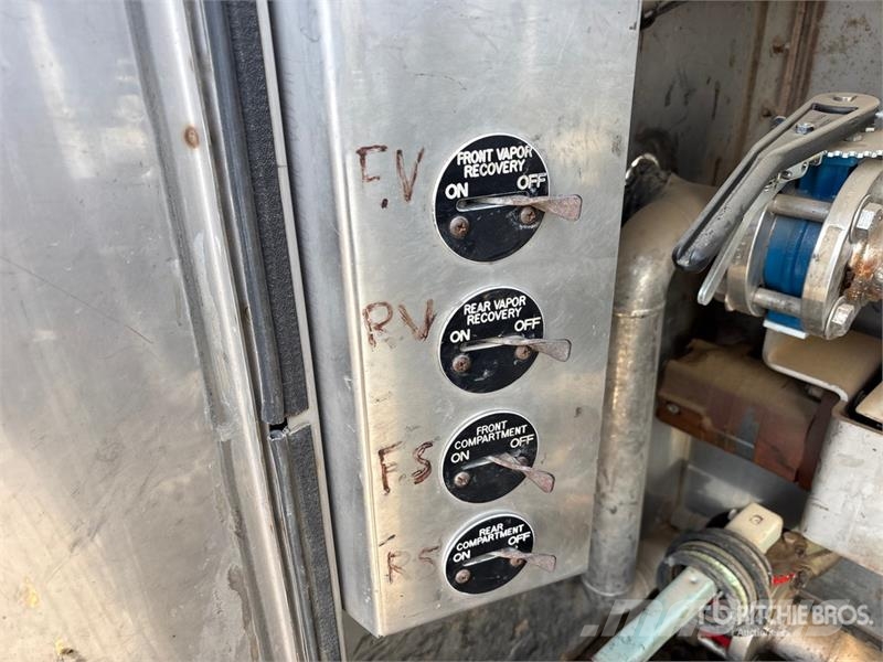 Freightliner M2 6000 L 5800 psi 4x4 Sleeper Pressure Truck Ostali kamioni