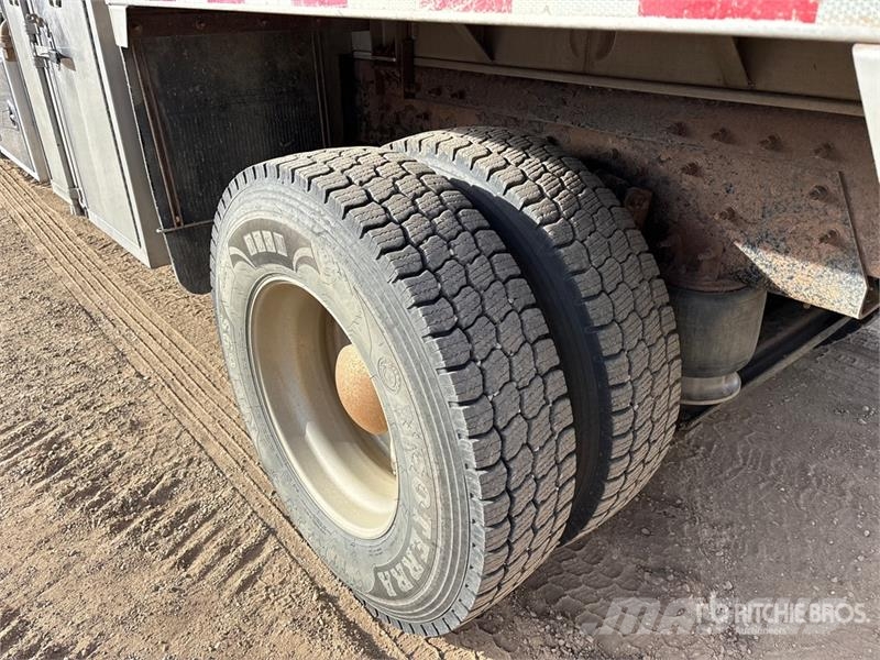 Freightliner M2 6000 L 5800 psi 4x4 Sleeper Pressure Truck Ostali kamioni