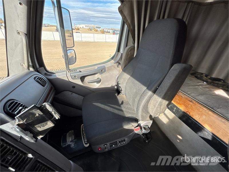 Freightliner M2 6000 L 5800 psi 4x4 Sleeper Pressure Truck Ostali kamioni