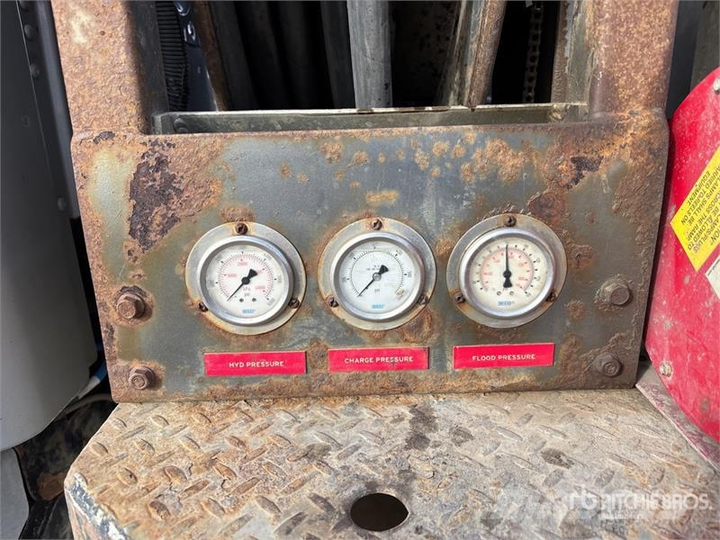 Freightliner M2 6000 L 5800 psi 4x4 Sleeper Pressure Truck Ostali kamioni
