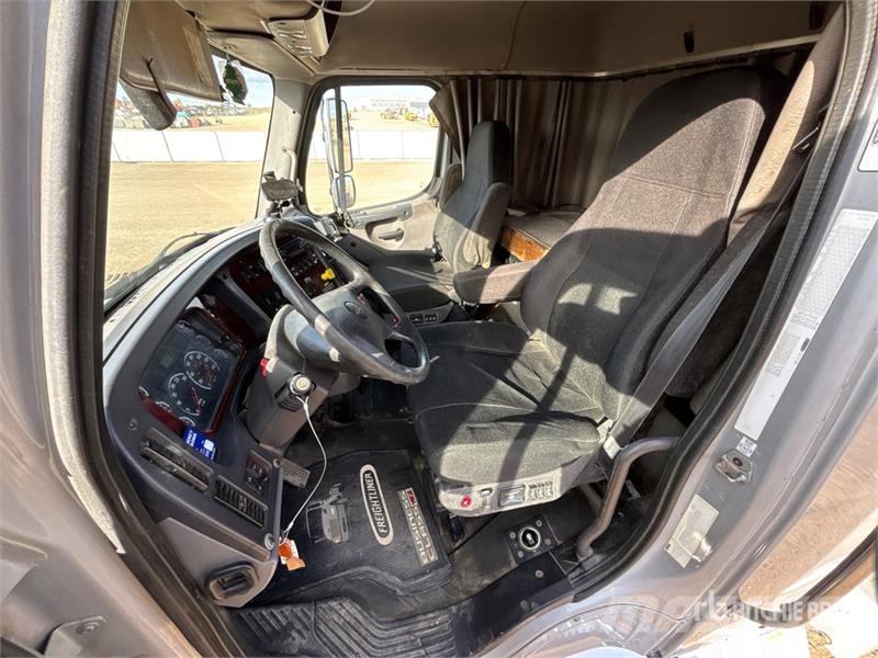 Freightliner M2 6000 L 5800 psi 4x4 Sleeper Pressure Truck Ostali kamioni