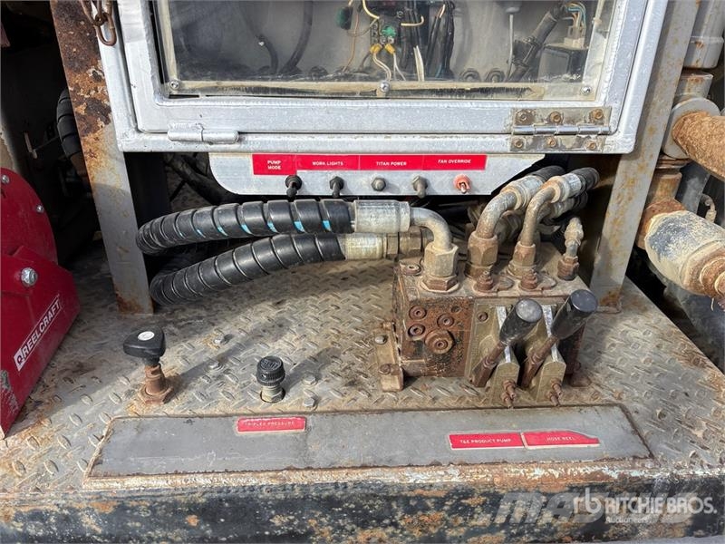 Freightliner M2 6000 L 5800 psi 4x4 Sleeper Pressure Truck Ostali kamioni