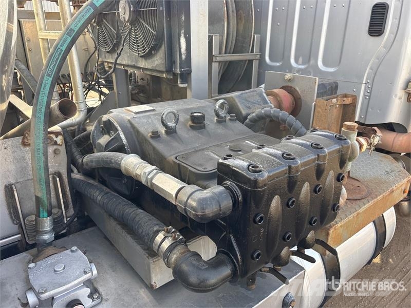 Freightliner M2 6000 L 5800 psi 4x4 Sleeper Pressure Truck Ostali kamioni