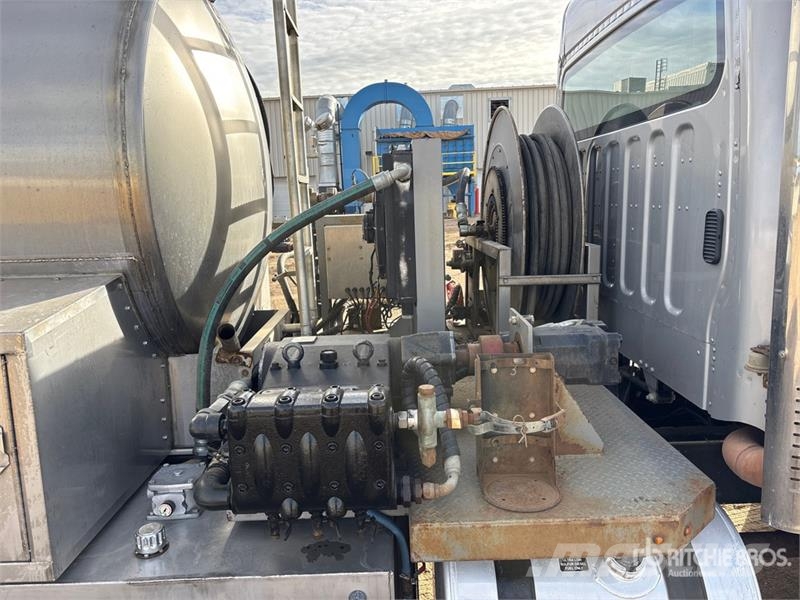 Freightliner M2 6000 L 5800 psi 4x4 Sleeper Pressure Truck Ostali kamioni