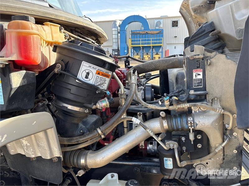 Freightliner M2 6000 L 5800 psi 4x4 Sleeper Pressure Truck Ostali kamioni