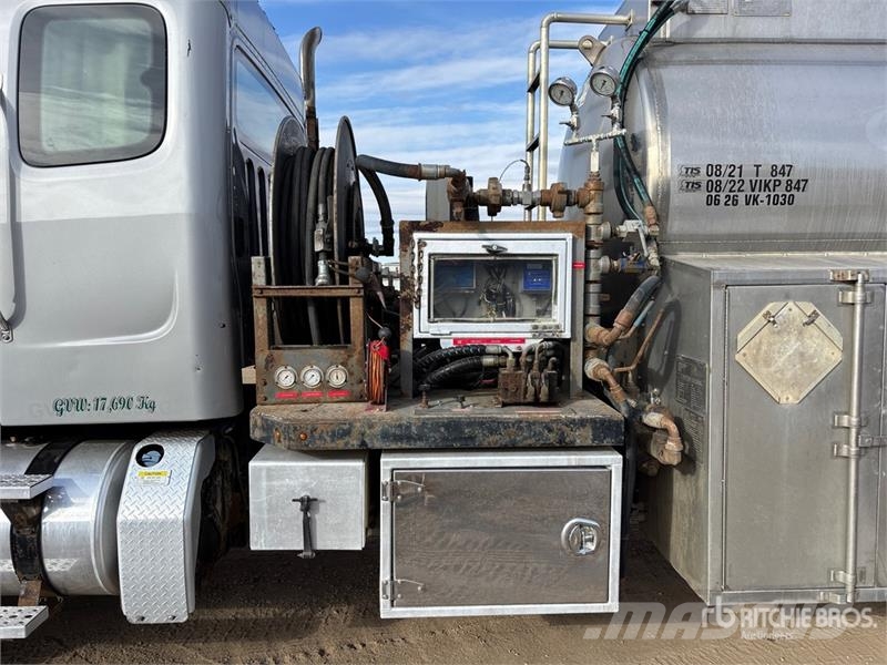 Freightliner M2 6000 L 5800 psi 4x4 Sleeper Pressure Truck Ostali kamioni