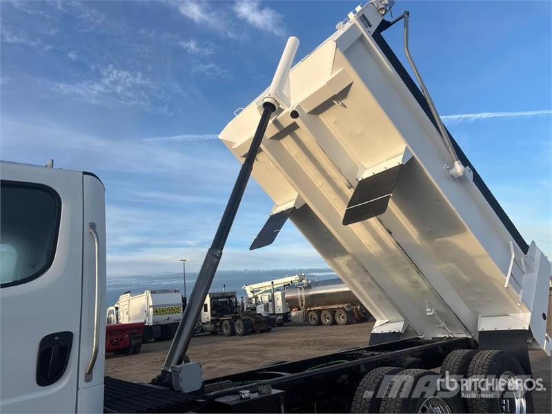 Freightliner M2 6x4 T/A Dump Truck Sora- ja kippiautot