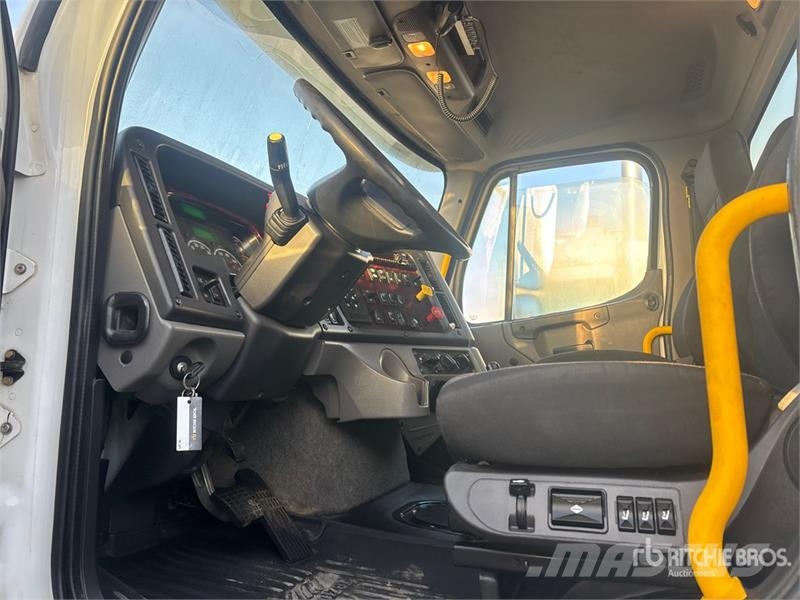 Freightliner M2 6x4 T/A Dump Truck Sora- ja kippiautot
