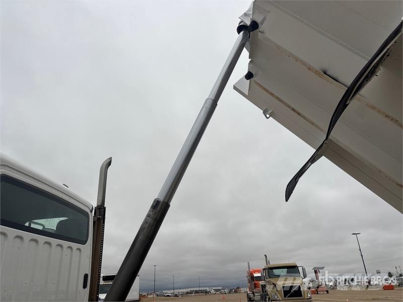Freightliner M2 6x4 T/A Dump Truck Грузовики-Самосвалы