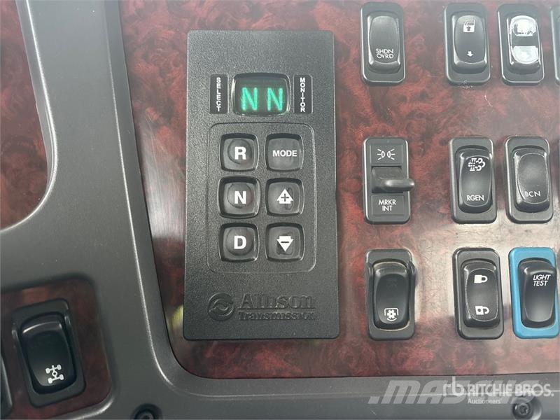 Freightliner M2 6x4 T/A Dump Truck Грузовики-Самосвалы