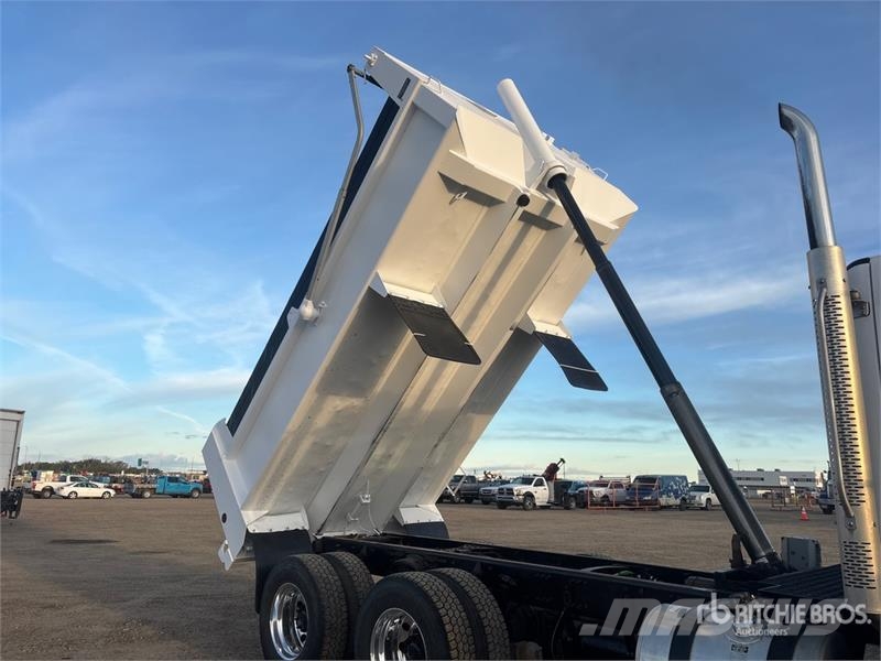 Freightliner M2 6x4 T/A Dump Truck Sora- ja kippiautot