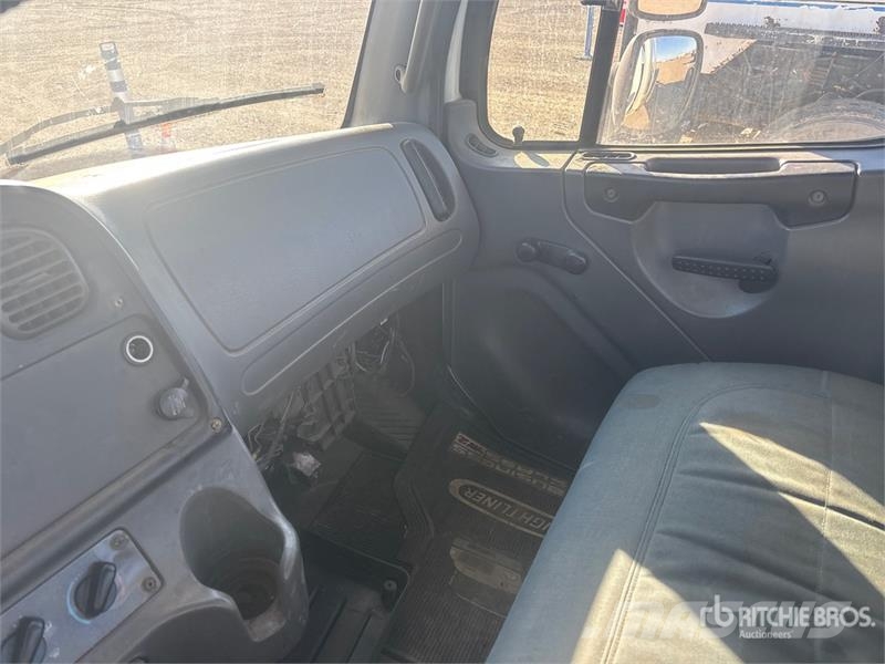 Freightliner M2 Rollback Truck Pagalbos kelyje automobiliai