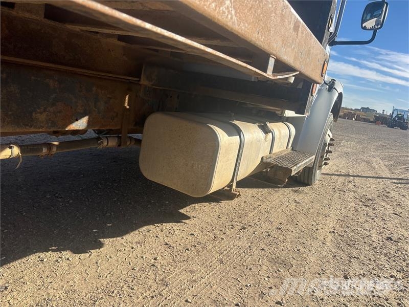 Freightliner M2 Rollback Truck Pagalbos kelyje automobiliai