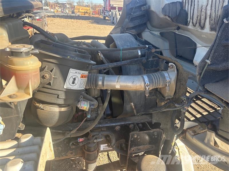 Freightliner M2 Rollback Truck Pagalbos kelyje automobiliai